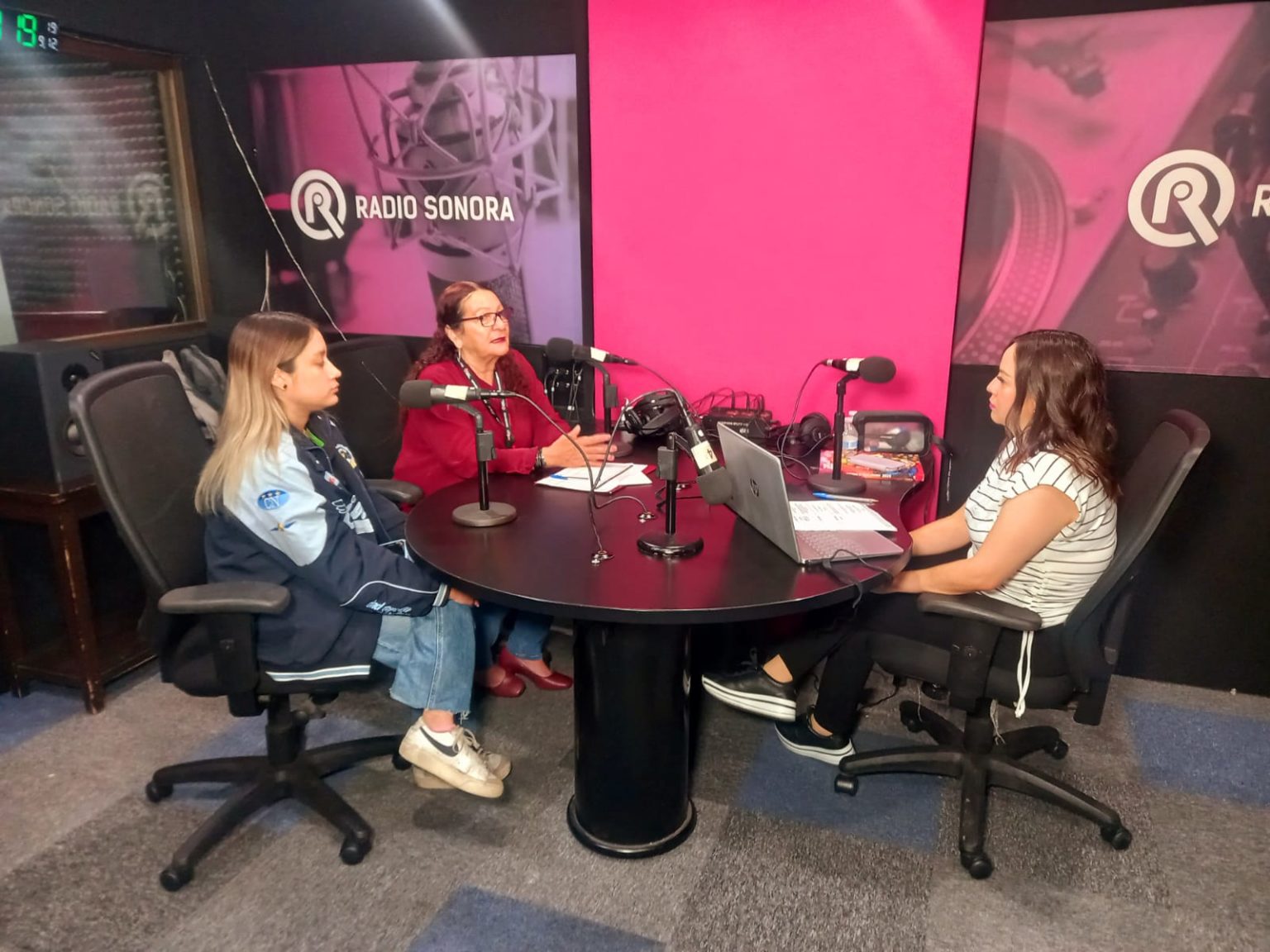 29056fae-f4b4-43f8-b30c-a299a582ea9b